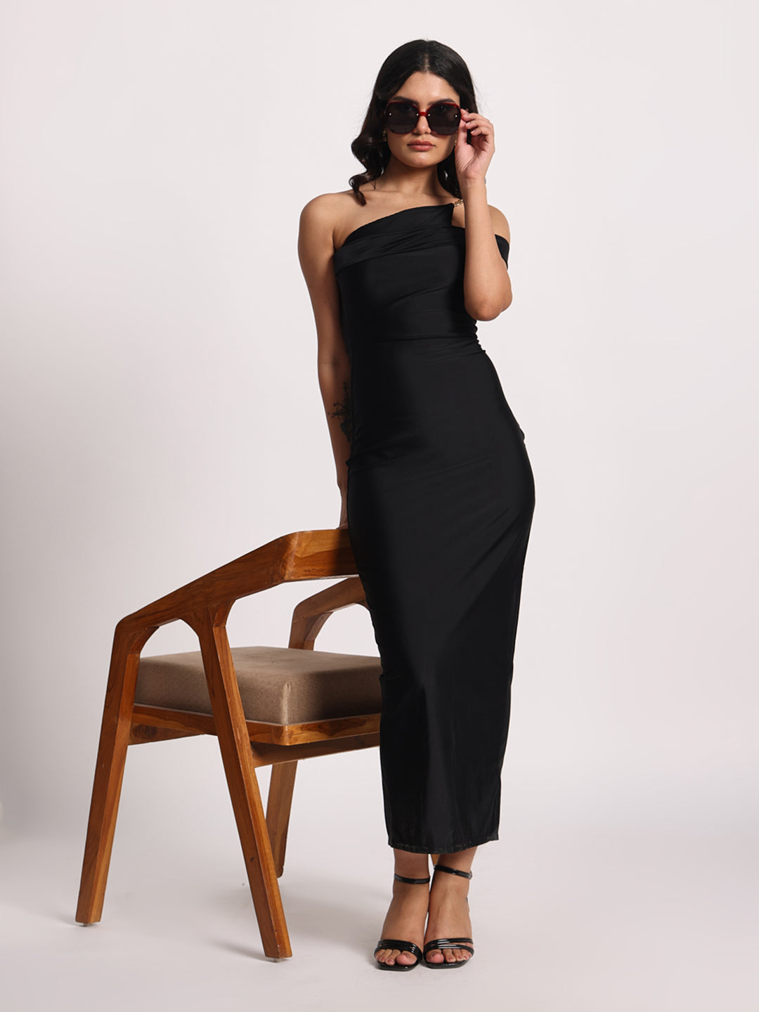 The "Noir Chain Charm" Midi Dress